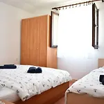 Apartment Apartman Nin-dodo Nin